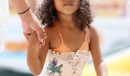 国产卡戴珊清晨一炮,引发网友热议